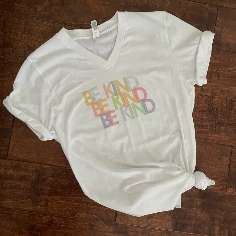 Women’s t-shirt (Be Kind)